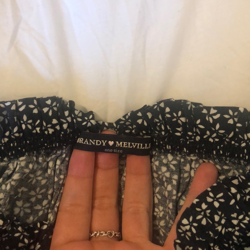 Brandy Melville Flower Off the Shoulder Crop Top - Picture 2 of 3